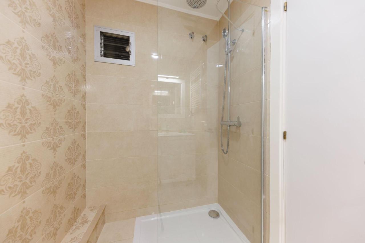 Bravissimo Figuerola, Spacious 3-Bedroom Apartment Girona Luaran gambar
